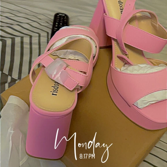 Light pink heels with straps, brand new, they were too small for me! - Picture 3 of 3